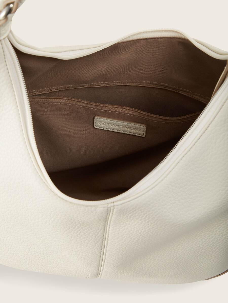 pochette ttluise avec surpiqûres décoratives