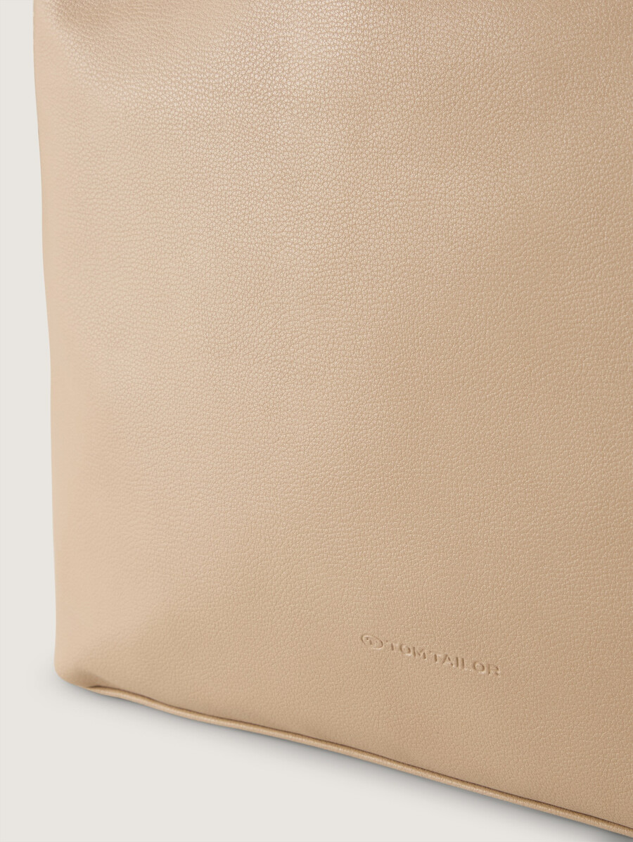 pochette ttyuma m avec logo en relief