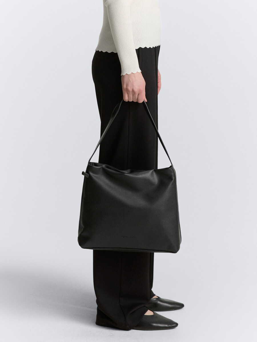 pochette ttyuma m avec logo en relief