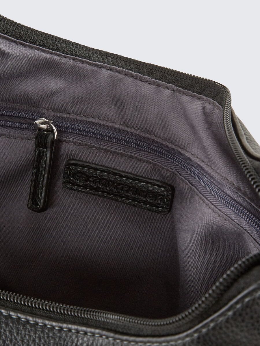pochette ttaspen m avec pendentif logo amovible