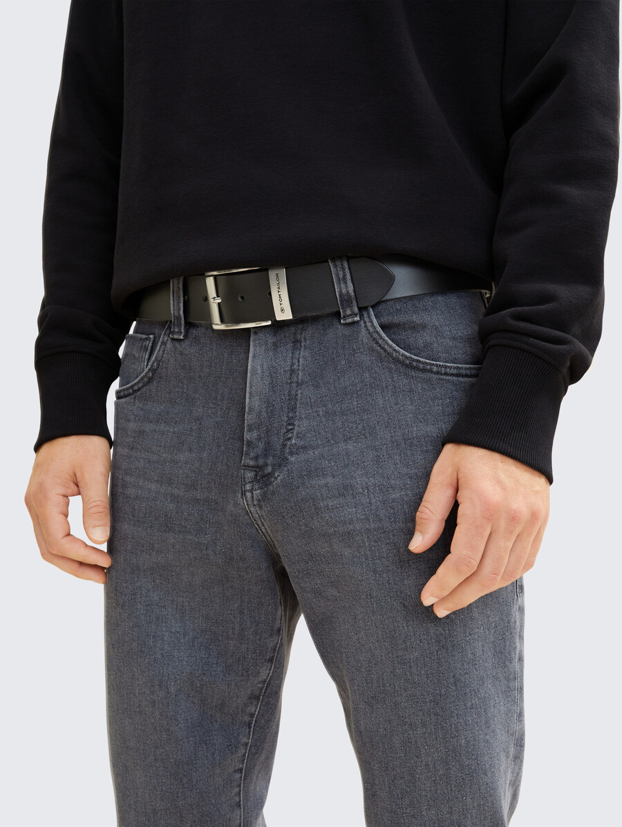 ceinture en cuir tttom avec boucle ardillon carrée