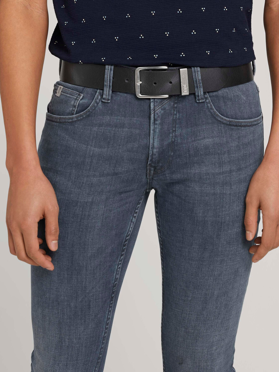 ceinture en cuir ttjoe avec boucle ardillon carrée