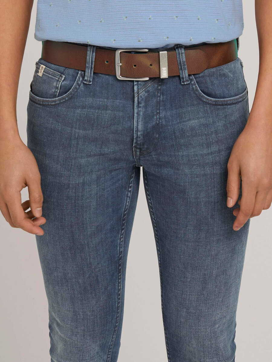 ceinture en cuir ttjoe avec boucle ardillon carrée
