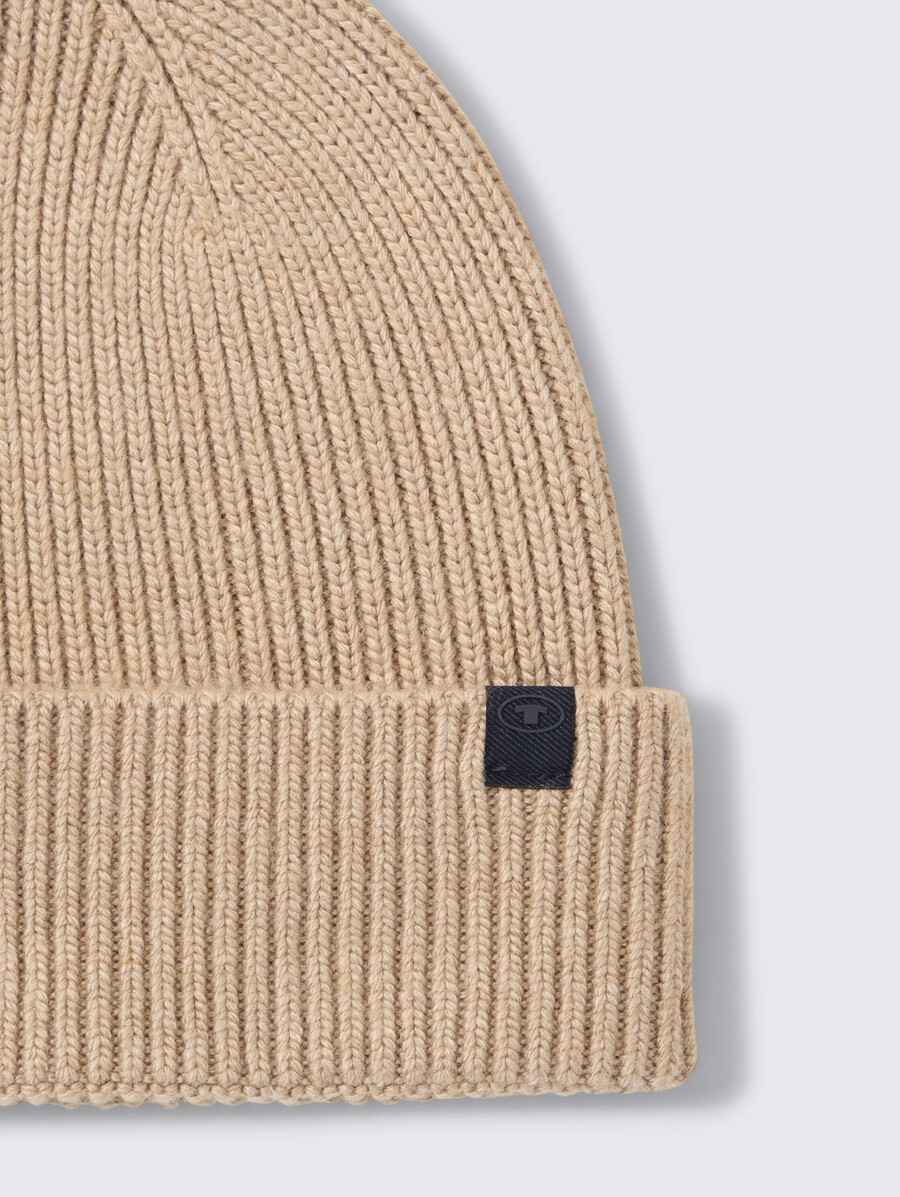 bonnet tricoté en laine