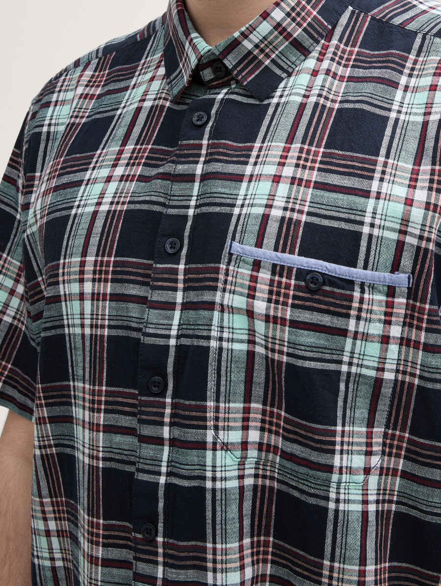 chemise à manches courtes grande taille coupe classique motif à carreaux