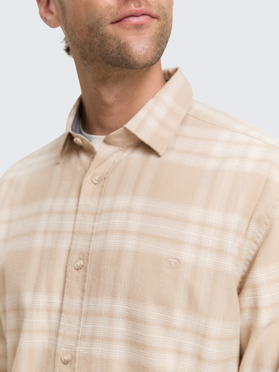chemise coupe classique avec logo brodé