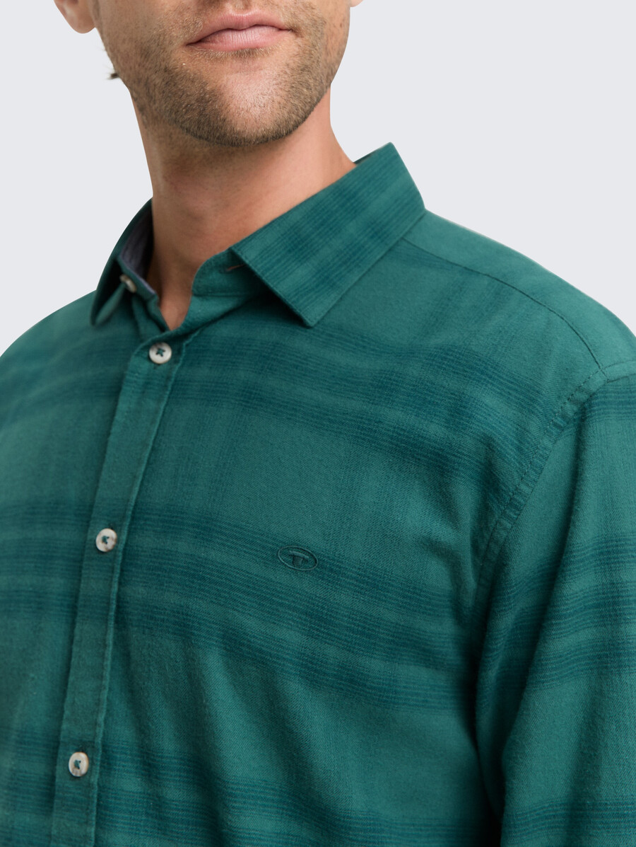 chemise coupe classique avec logo brodé