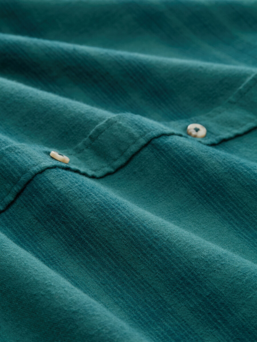 chemise coupe classique avec logo brodé