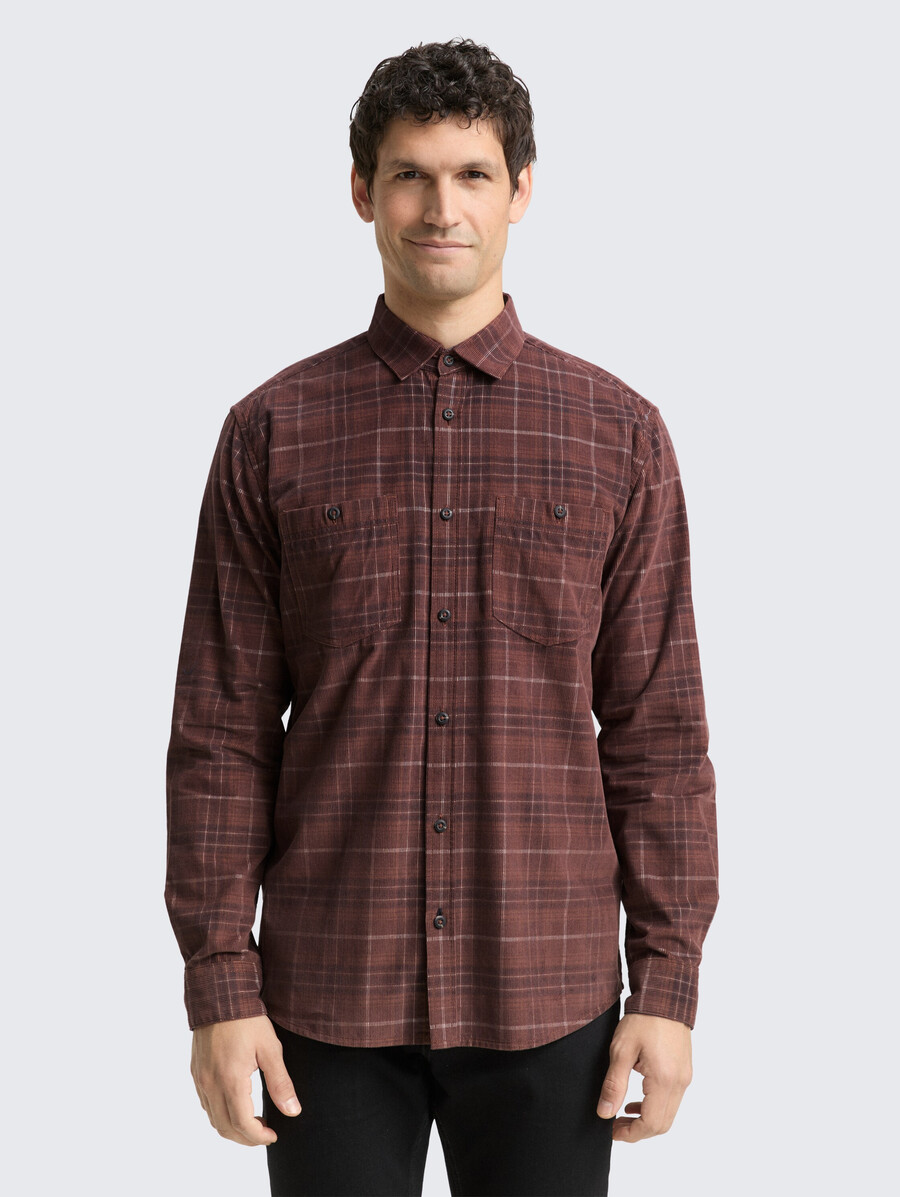 chemise en velours côtelé coupe classique à carreaux