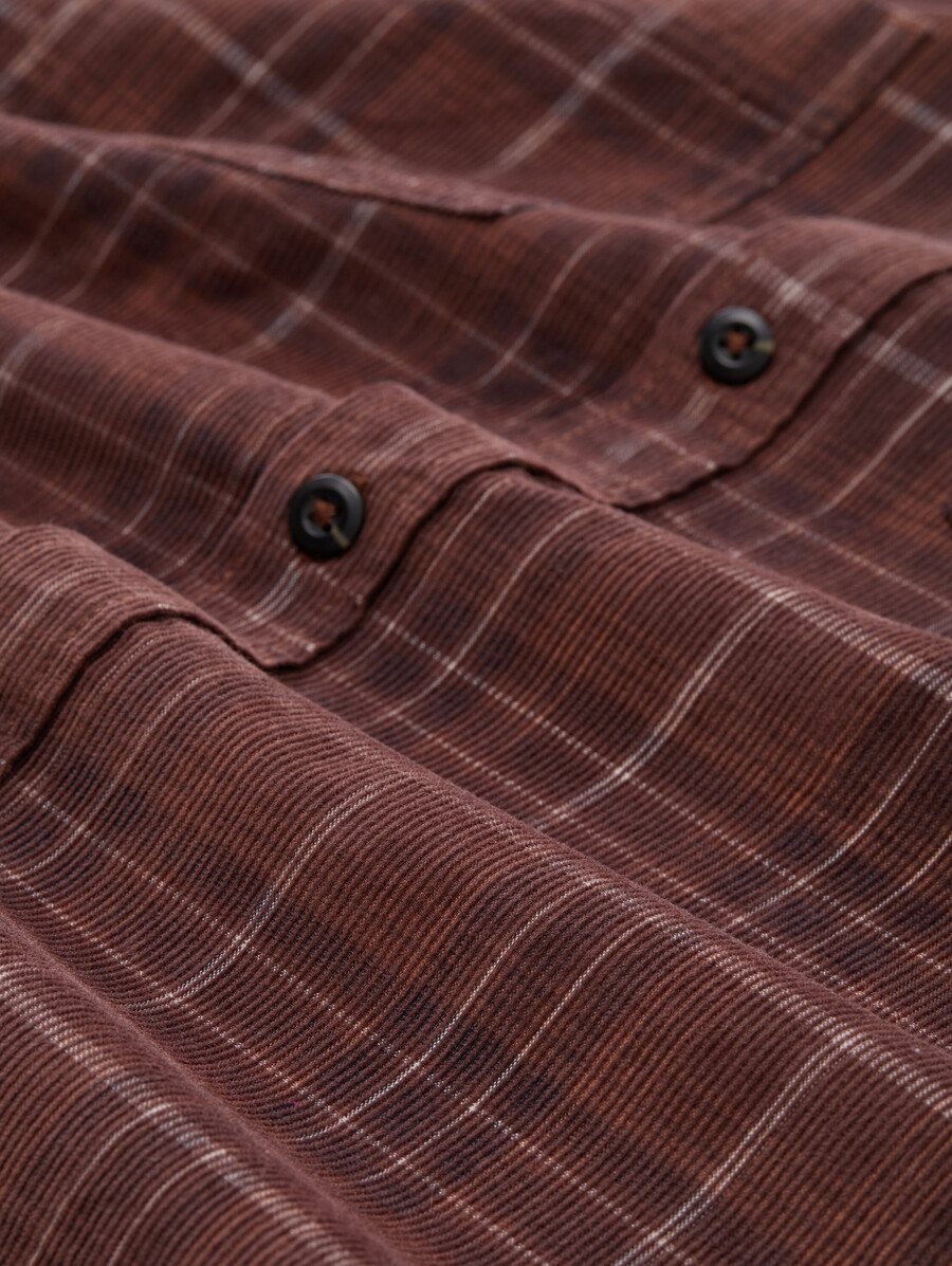 chemise en velours côtelé coupe classique à carreaux