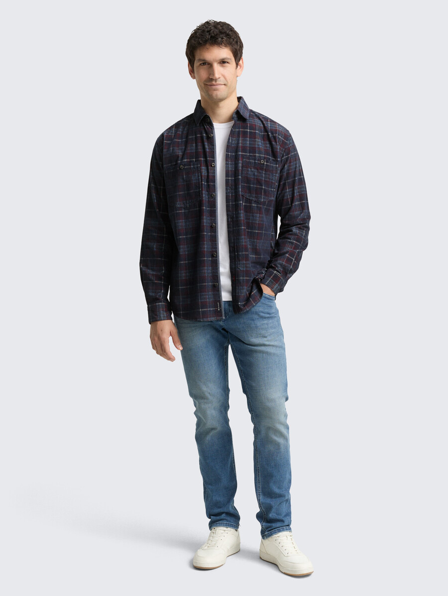 chemise en velours côtelé coupe classique à carreaux