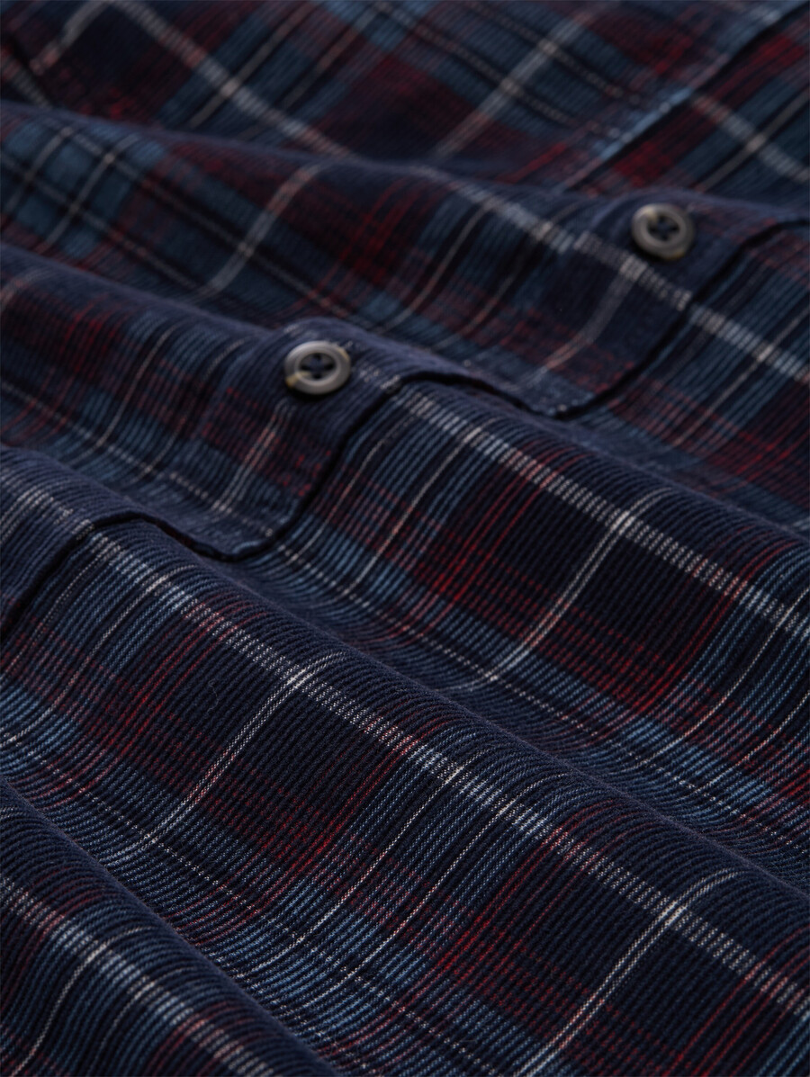 chemise en velours côtelé coupe classique à carreaux