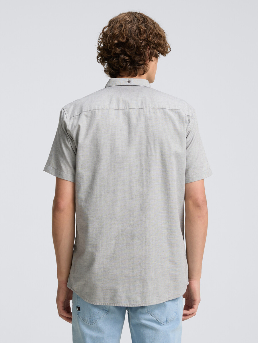 chemise à manches courtes coupe classique avec poche poitrine