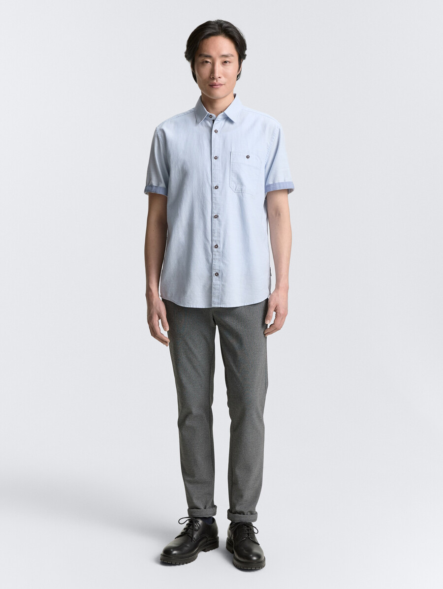 chemise à manches courtes coupe classique avec poche poitrine