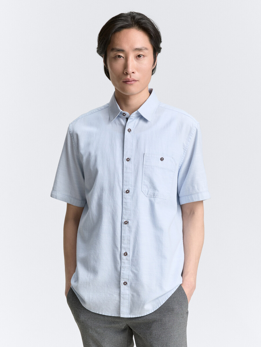 chemise à manches courtes coupe classique avec poche poitrine