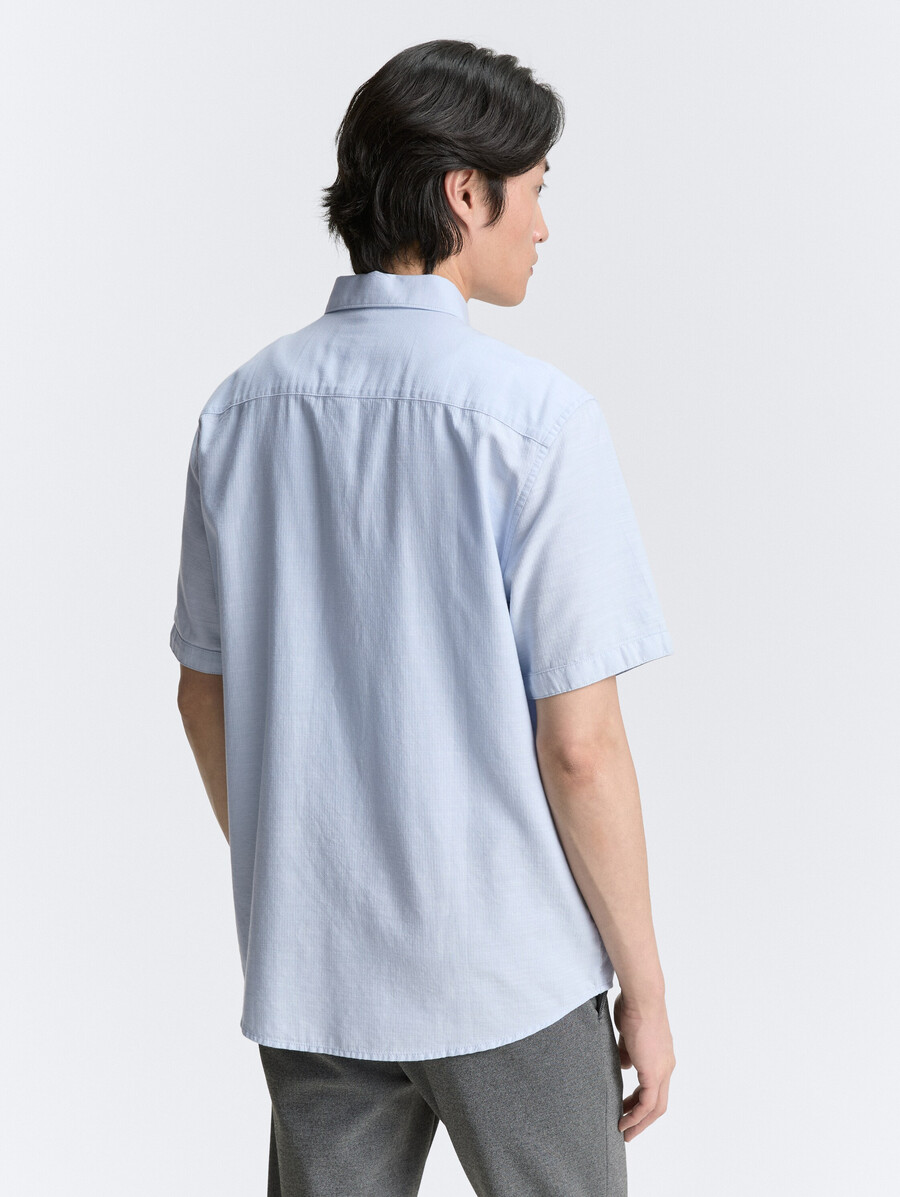 chemise à manches courtes coupe classique avec poche poitrine