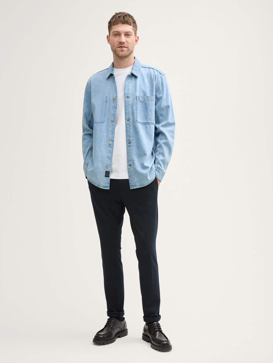 chemise en denim coupe confortable avec poche poitrine