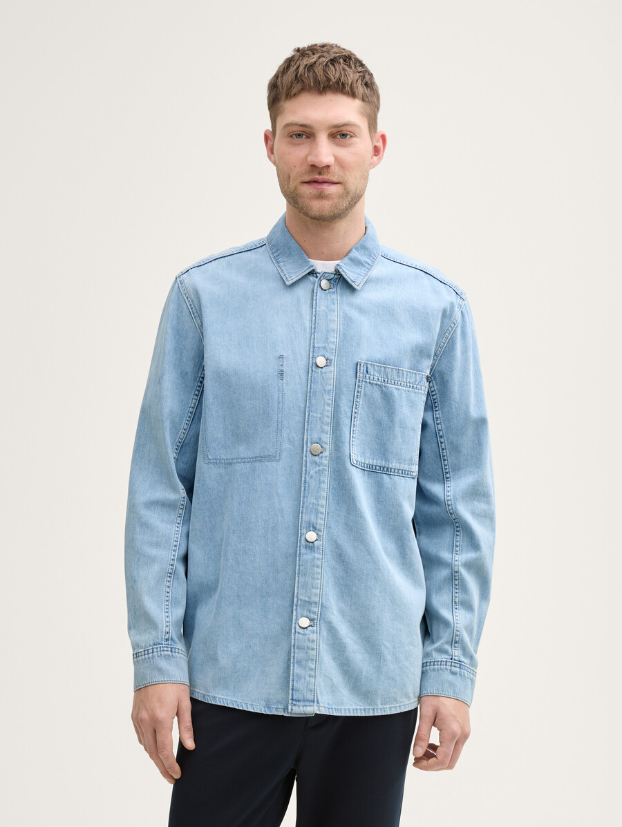 chemise en denim coupe confortable avec poche poitrine