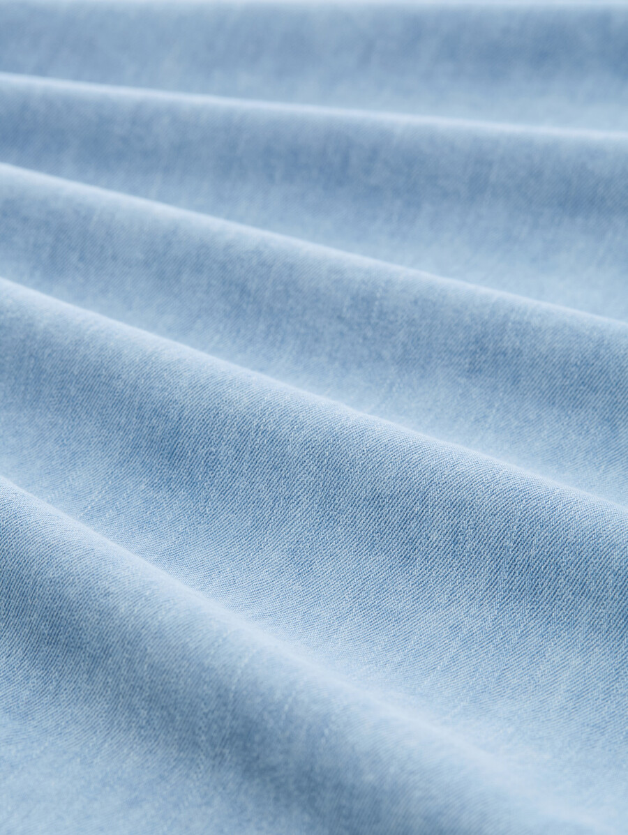 chemise en denim coupe confortable avec poche poitrine