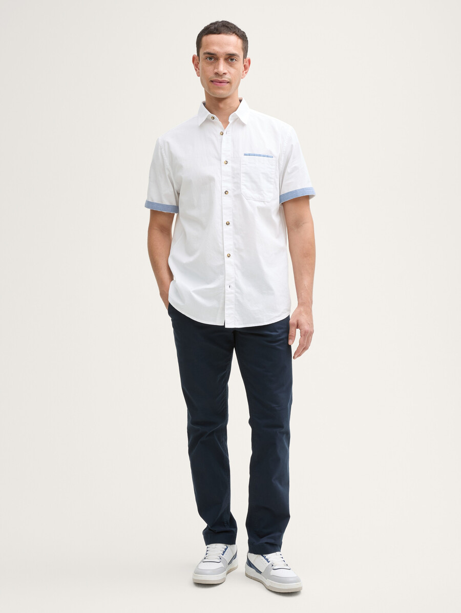 chemise à manches courtes coupe classique avec poche poitrine