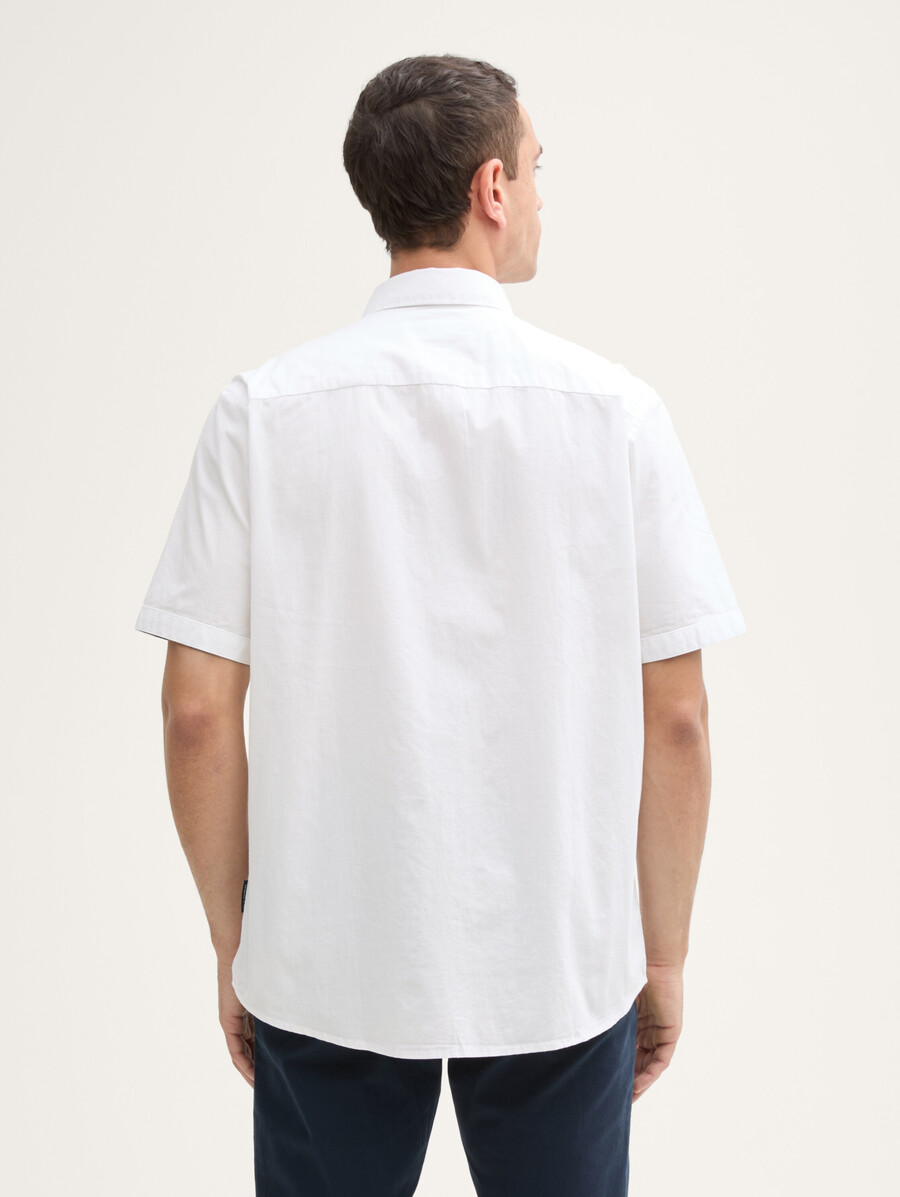 chemise à manches courtes coupe classique avec poche poitrine