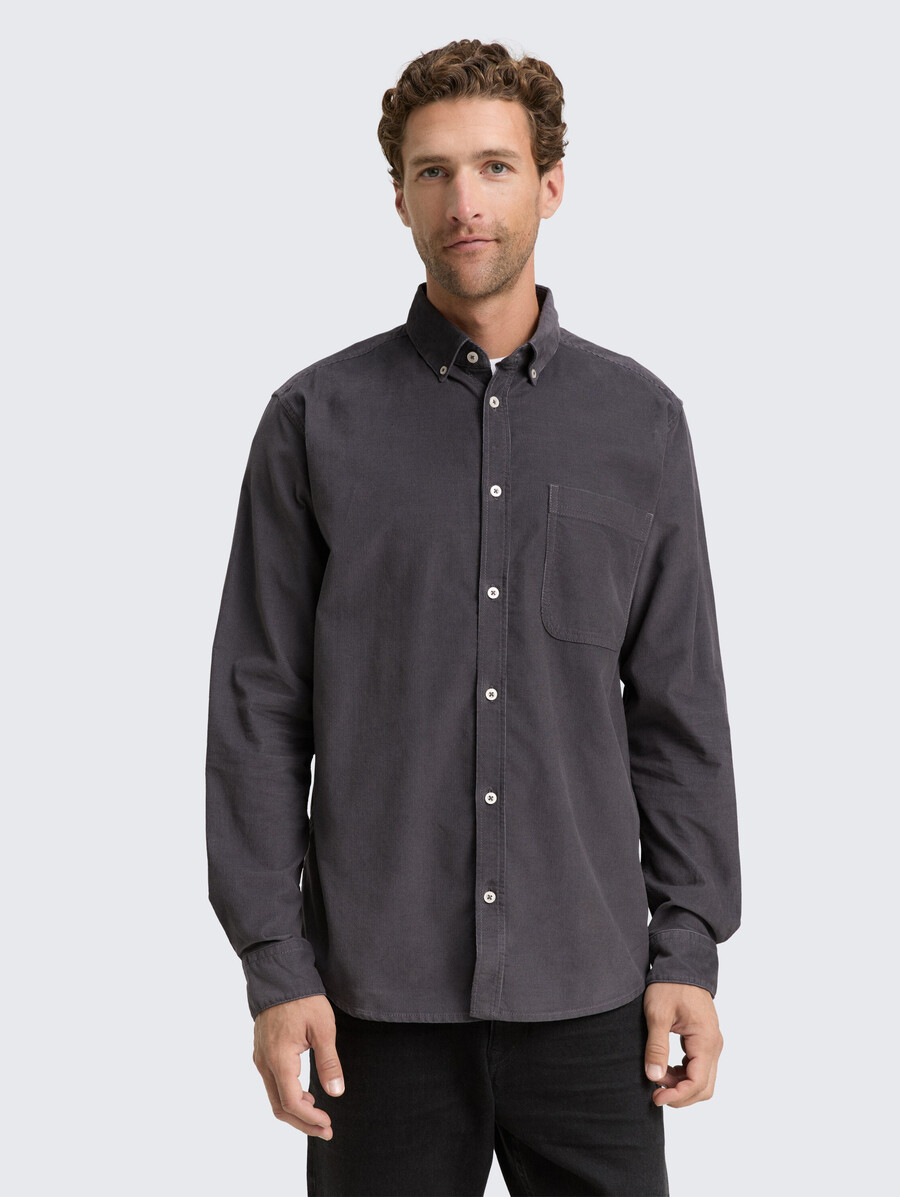chemise en velours côtelé coupe classique avec poche poitrine