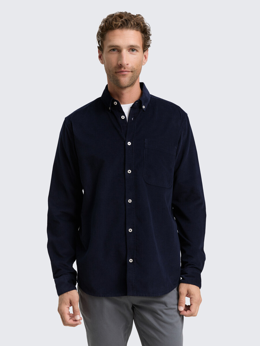 chemise en velours côtelé coupe classique avec poche poitrine