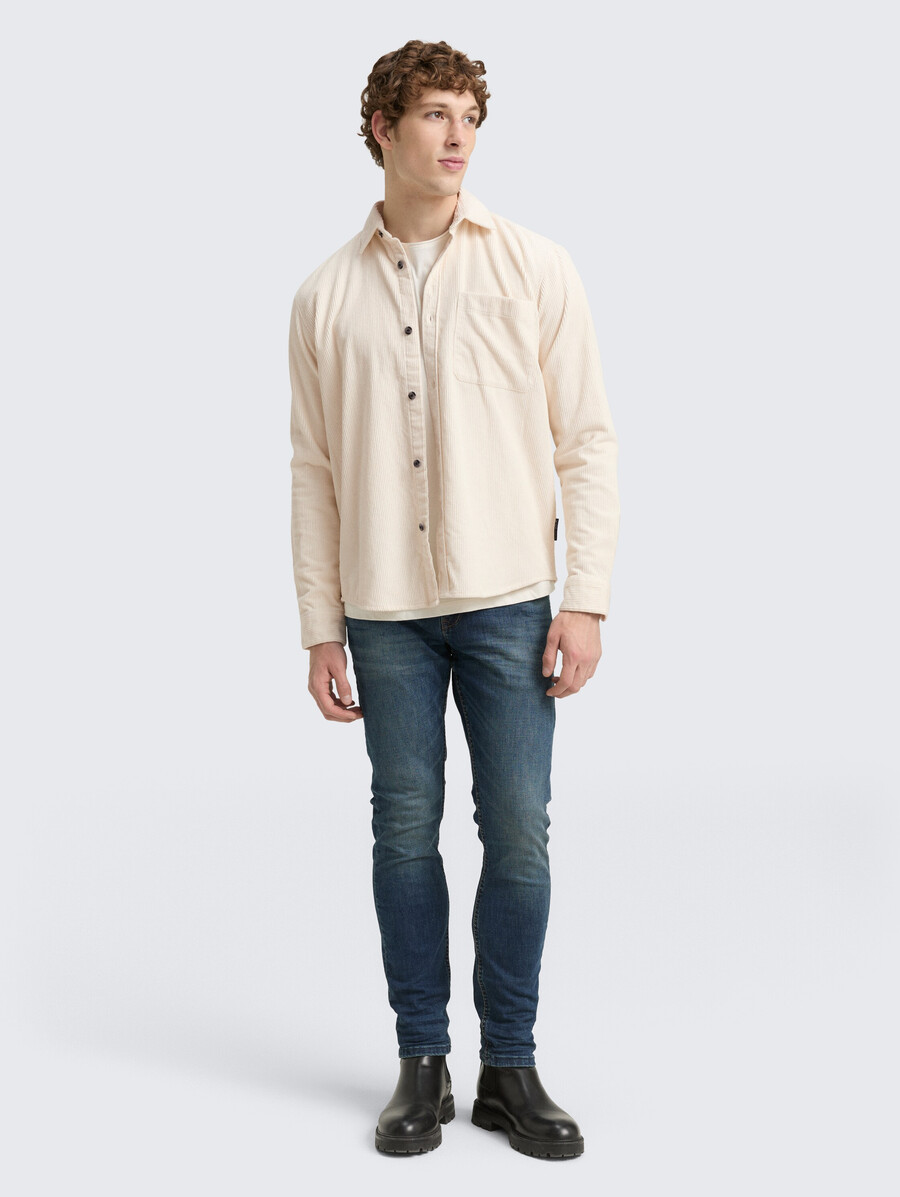 chemise en velours côtelé coupe décontractée avec poche poitrine