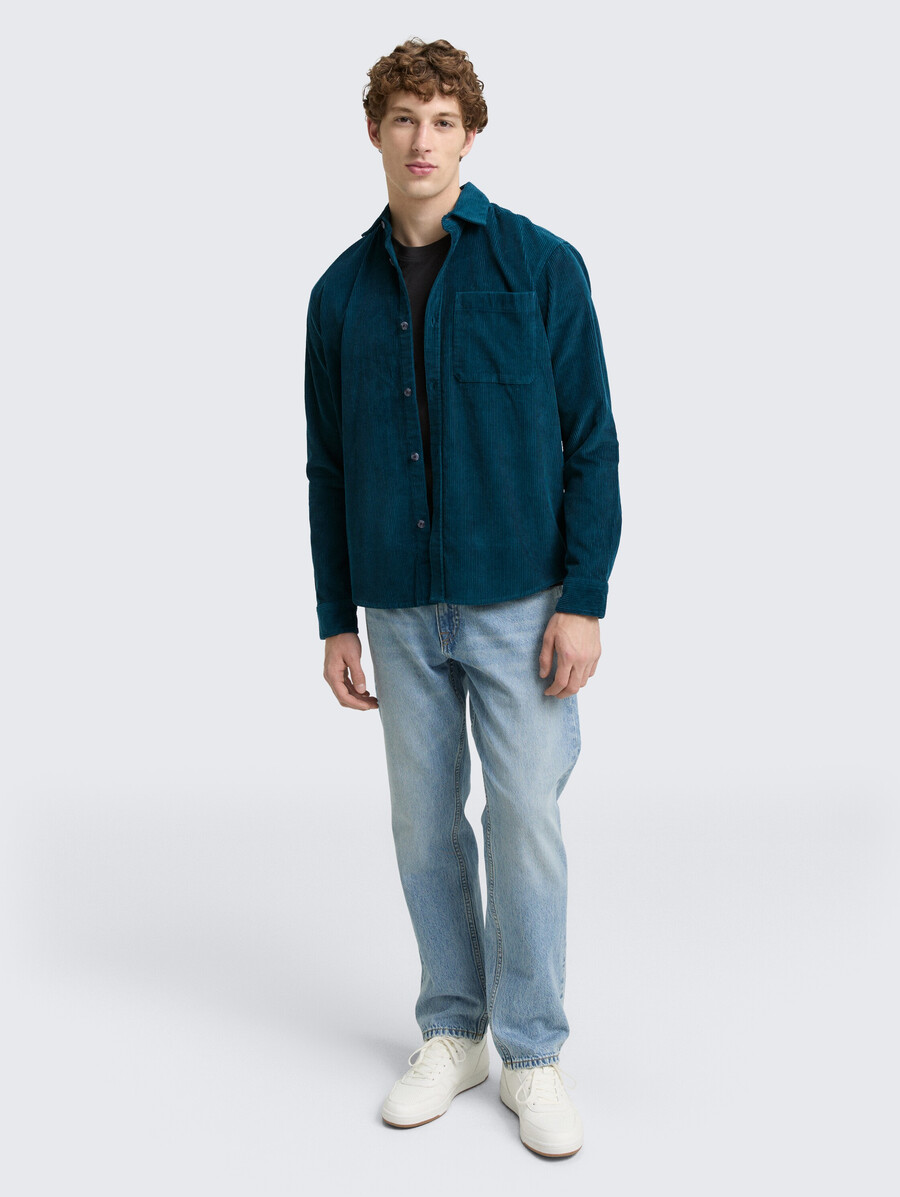 chemise en velours côtelé coupe décontractée avec poche poitrine