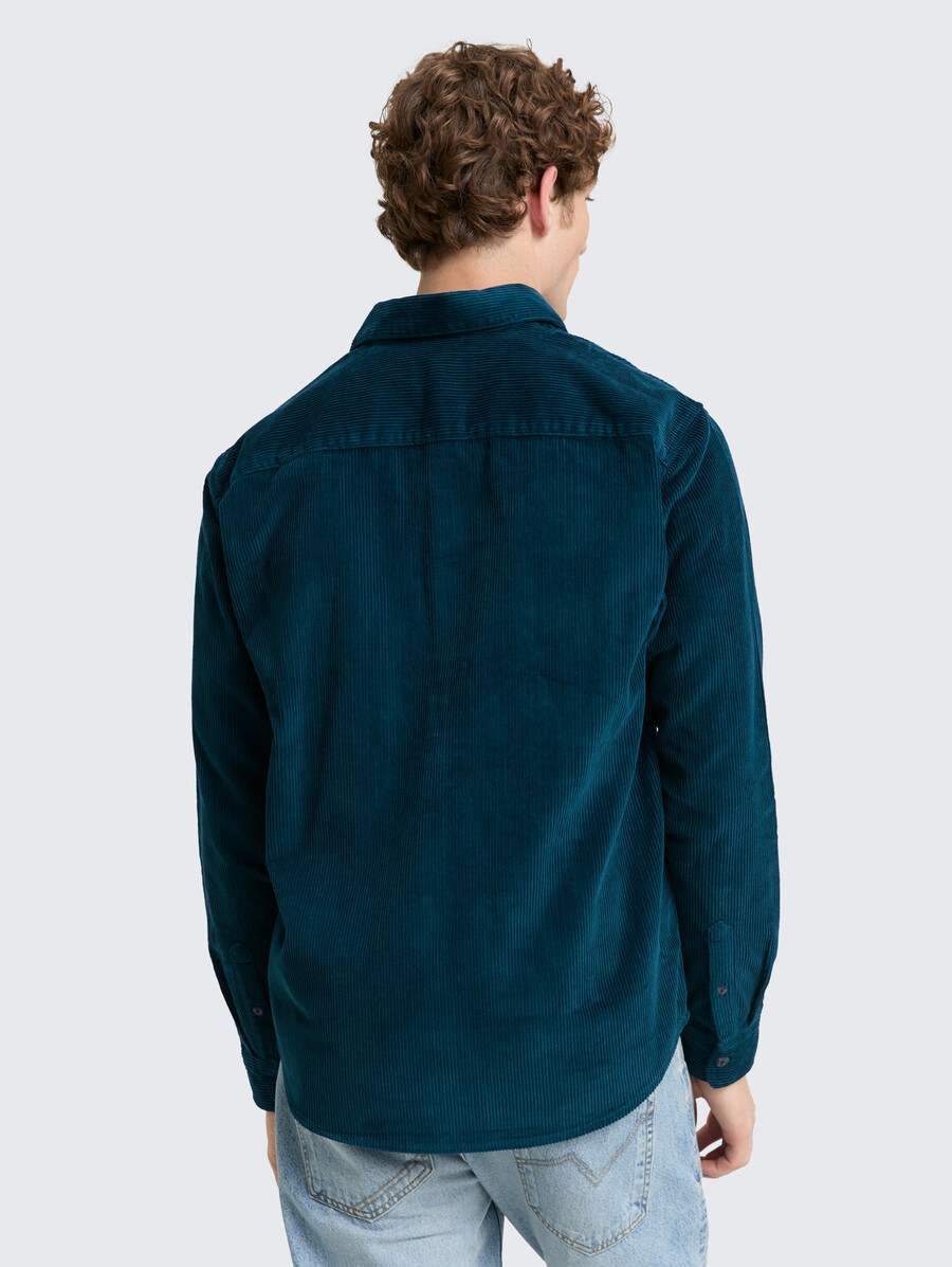 chemise en velours côtelé coupe décontractée avec poche poitrine