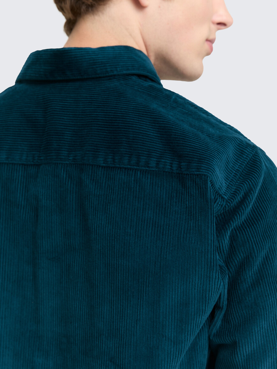 chemise en velours côtelé coupe décontractée avec poche poitrine