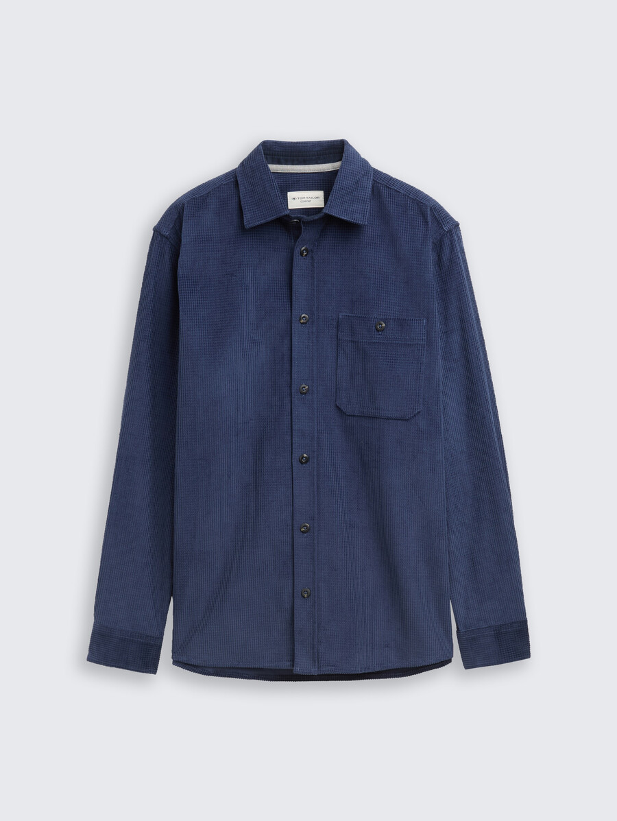 chemise en velours côtelé coupe confortable avec poche poitrine