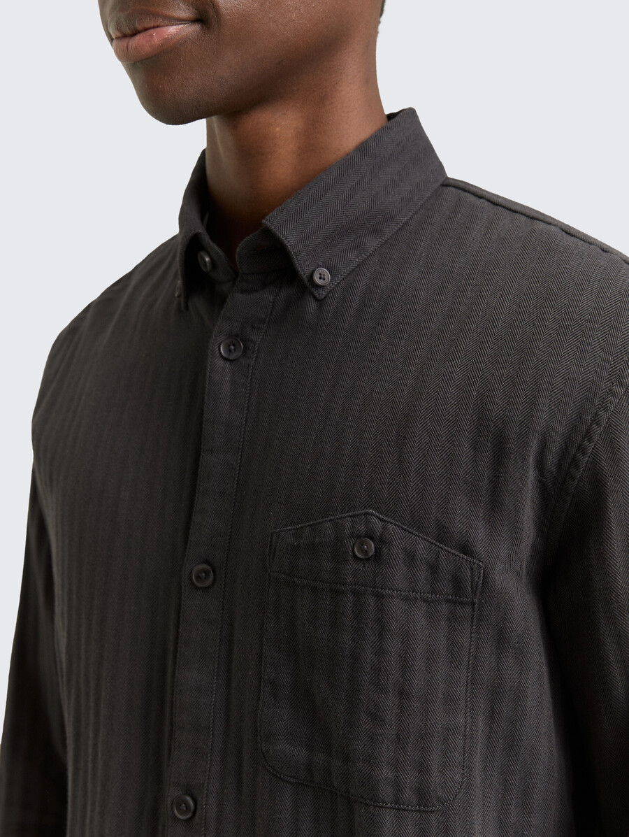 chemise coupe classique avec poche poitrine