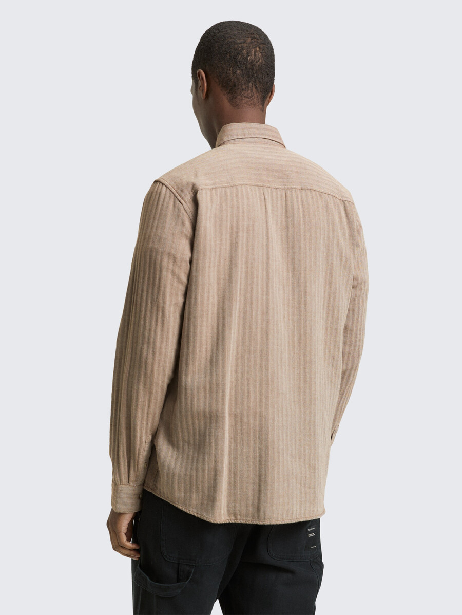 chemise coupe classique avec poche poitrine