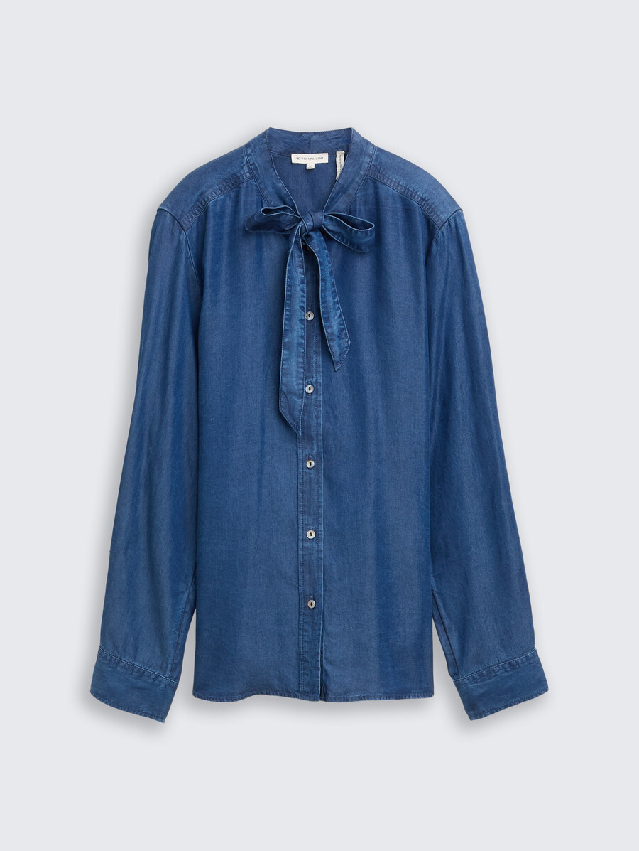 blouse ornée dun nœud.