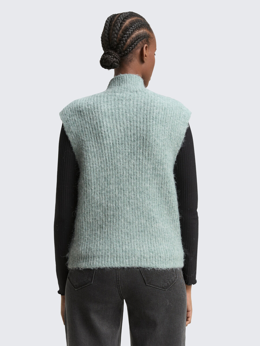 pull sans manches à col montant
