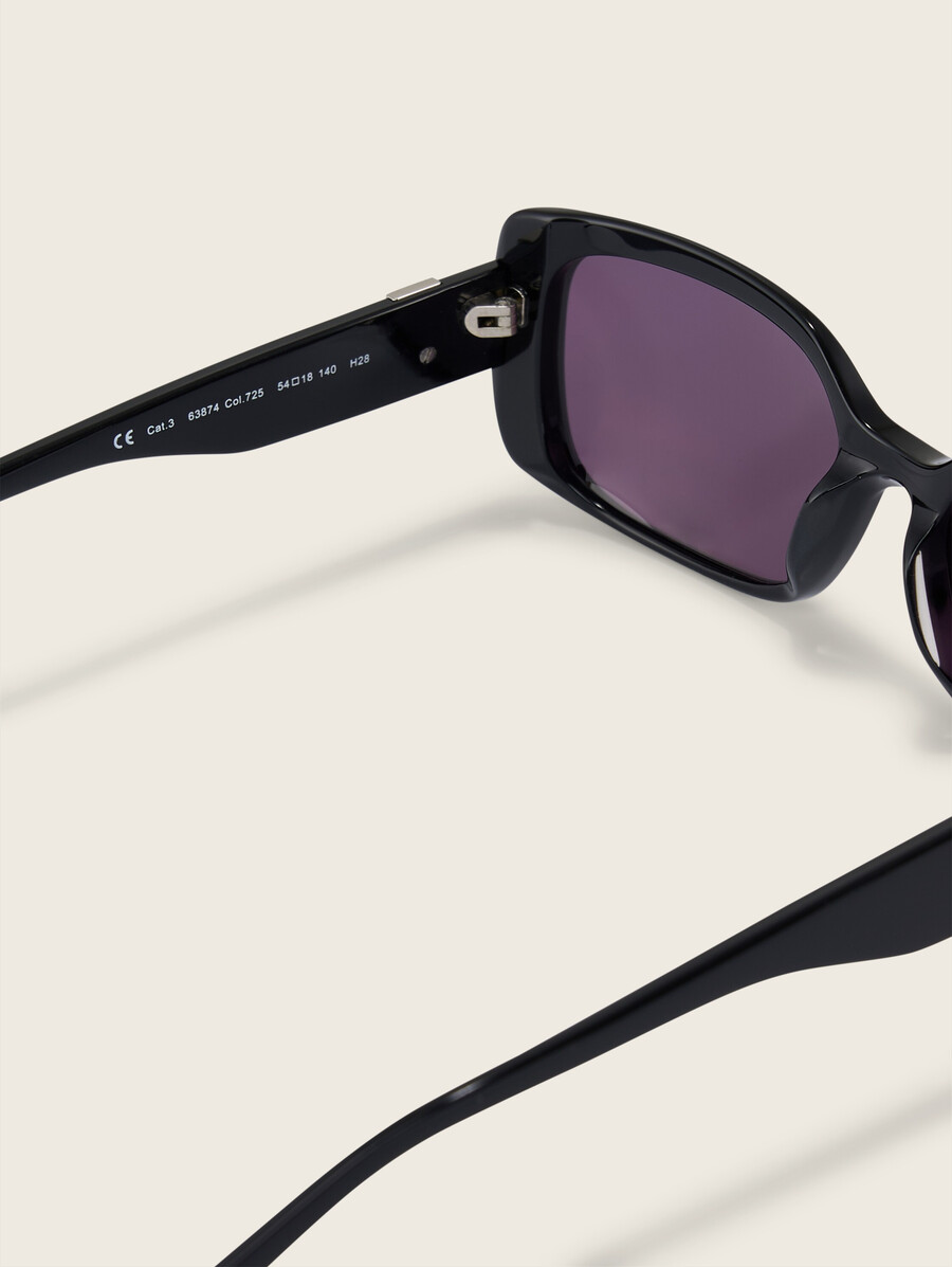 lunettes de soleil caree