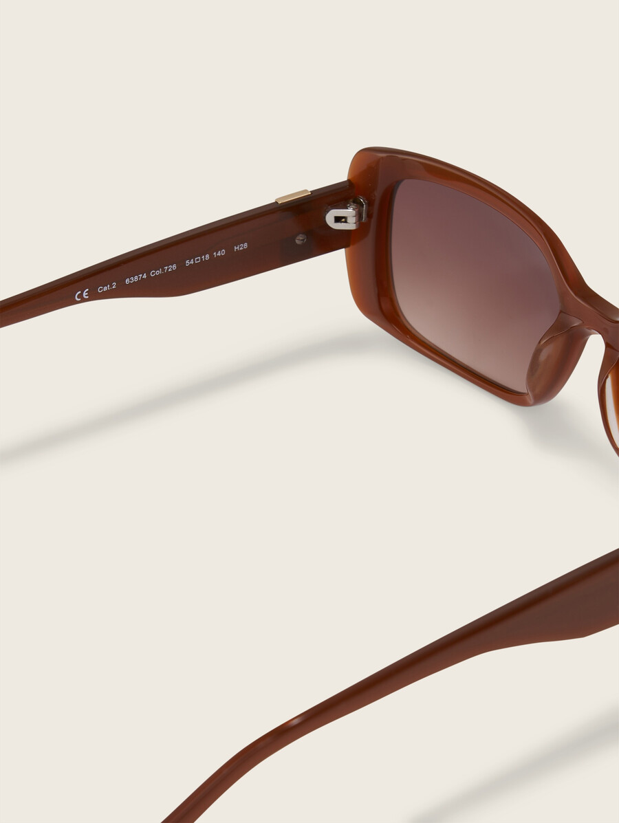 lunettes de soleil caree