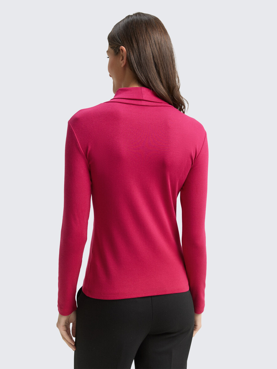 chemise à manches longues et col roulé