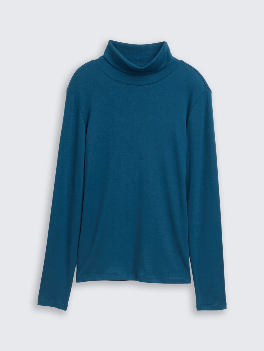chemise à manches longues et col roulé
