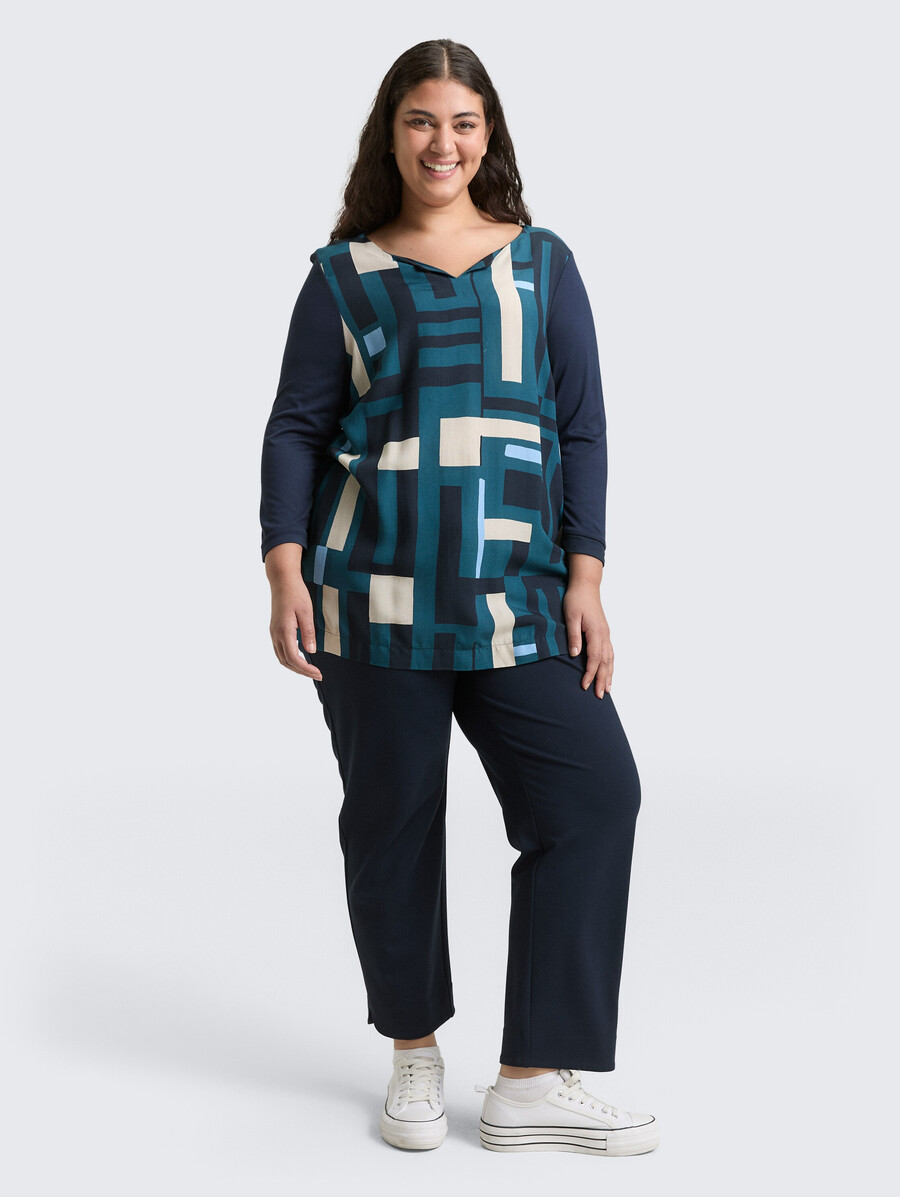 chemise à manches longues grande taille confectionnée dans un mélange de matières.