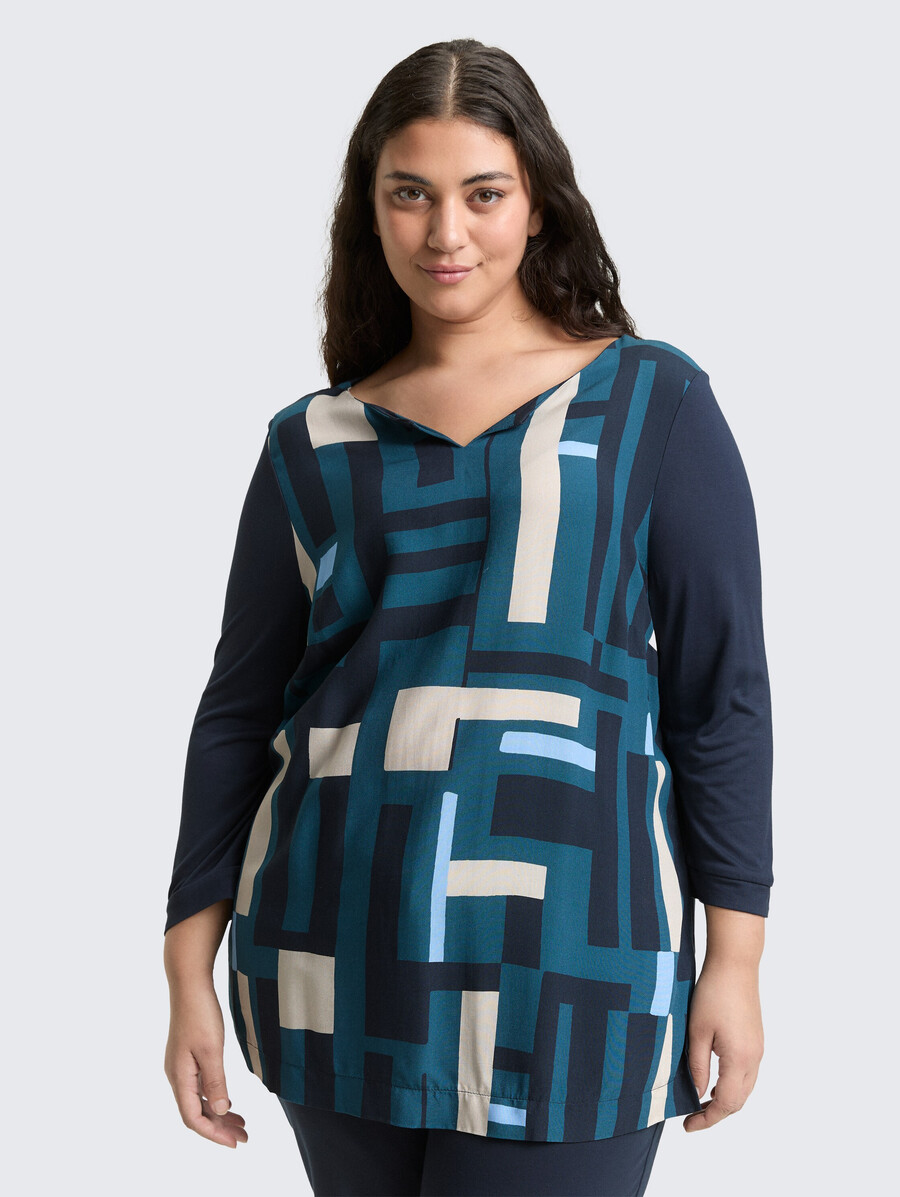 chemise à manches longues grande taille confectionnée dans un mélange de matières.