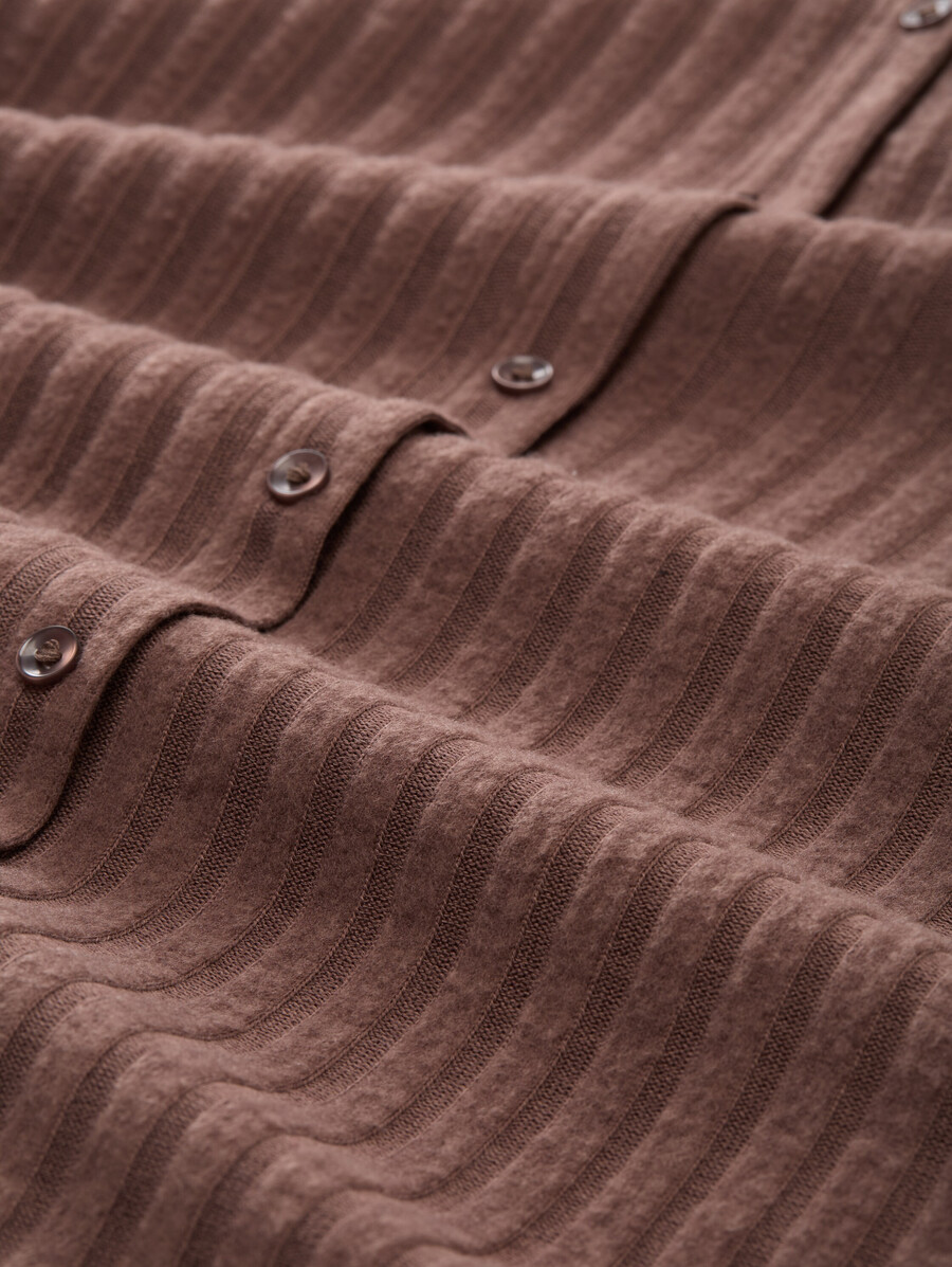 chemise à manches longues coupe ajustée avec patte de boutonnage décorative