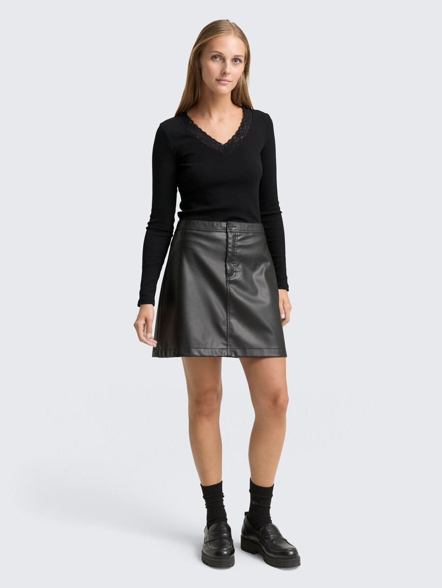 chemise à manches longues cintrée avec détails en dentelle