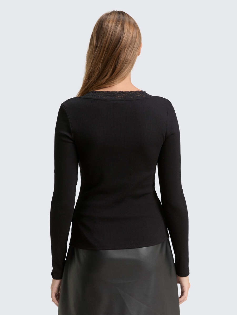 chemise à manches longues cintrée avec détails en dentelle