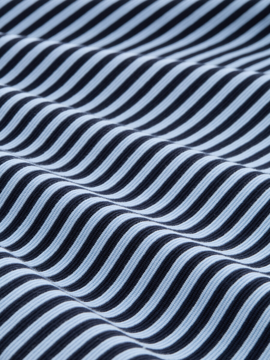 chemise à manches longues avec détails de boutons