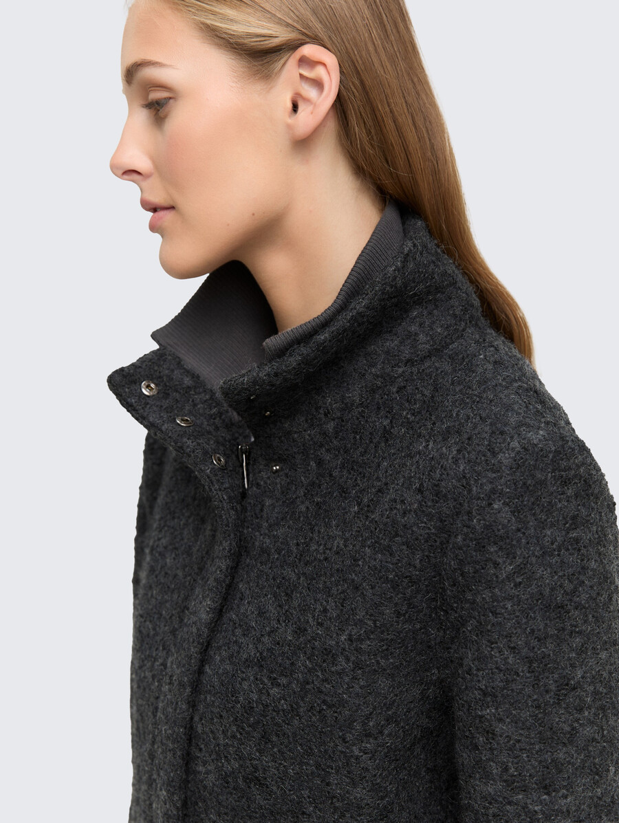 manteau en laine bouclée à col montant