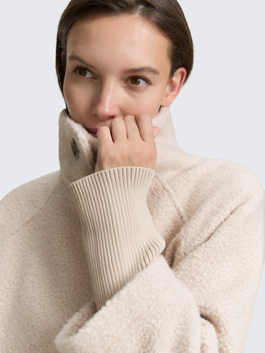 manteau bouclé à col montant