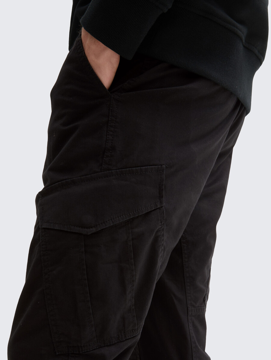 pantalon cargo fuselé classique