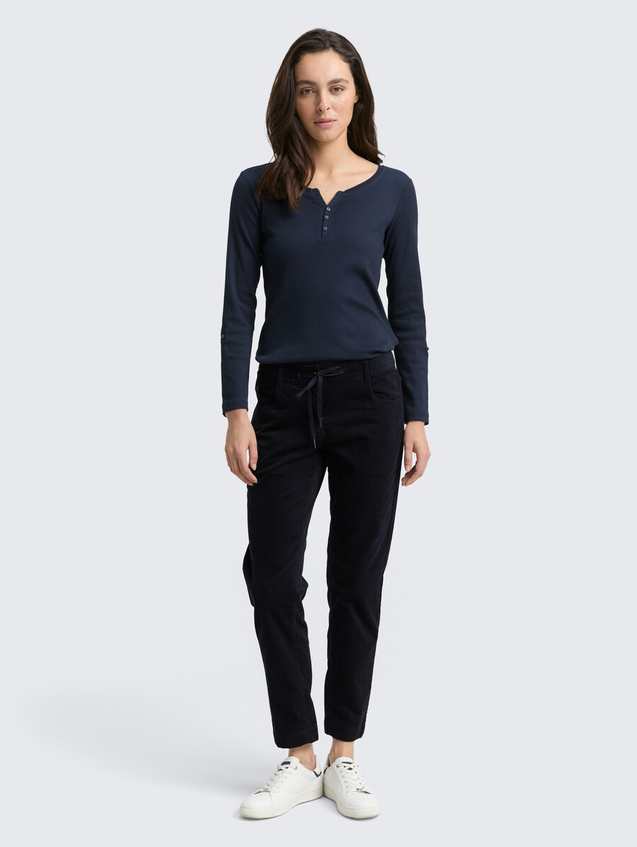 pantalon en velours côtelé fuselé et décontracté